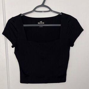 Hollister Women's Black Crop Top